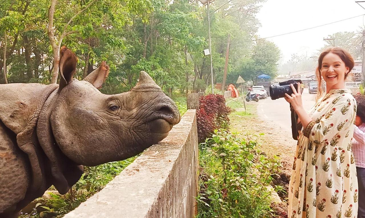 Hotel Rhinoceros-Homestay ソーラハ エクステリア 写真