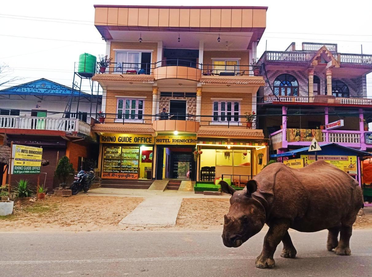 Hotel Rhinoceros-Homestay ソーラハ エクステリア 写真